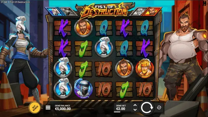 Gioco base della slot Fist of Destruction con combattenti 8-bit e scenario urbano